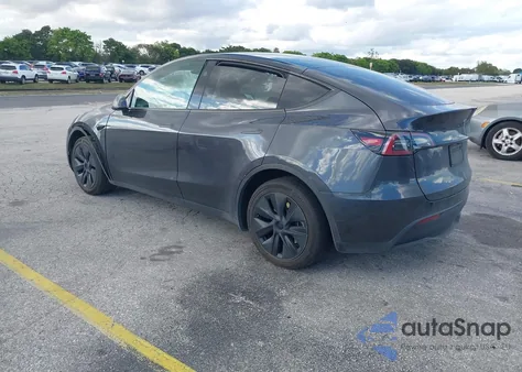 2024 Tesla Model Y Long Range Dual Motor All-Wheel Drive/Rwd z USA, uszkodzony, nr VIN 7SAYGDED5RF160751